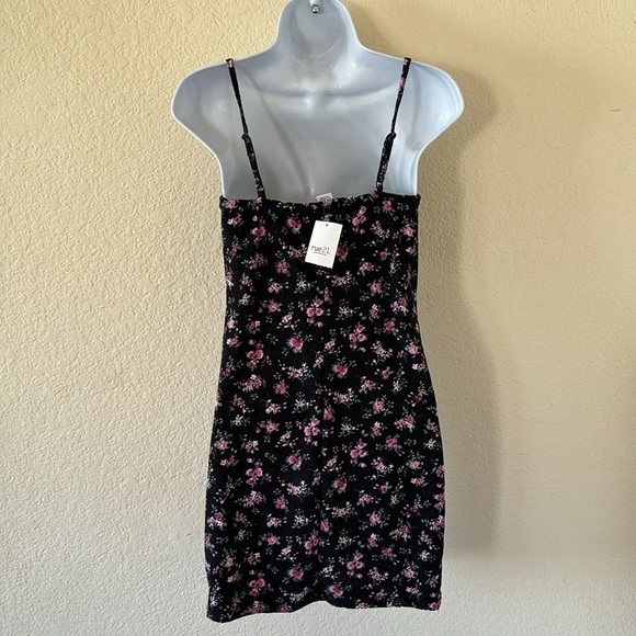 Floral print Dress Size Small NEW - Picture 6 of 9